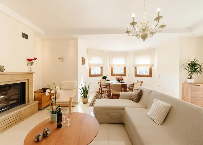 Sunstone Serenity Villa *