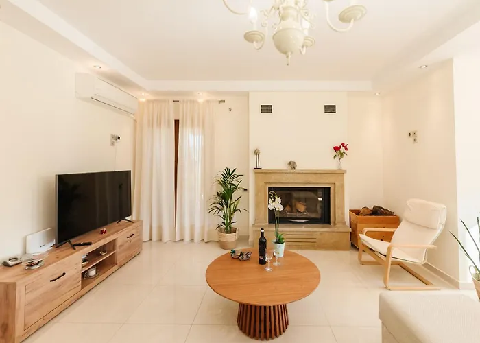 Sunstone Serenity Villa *